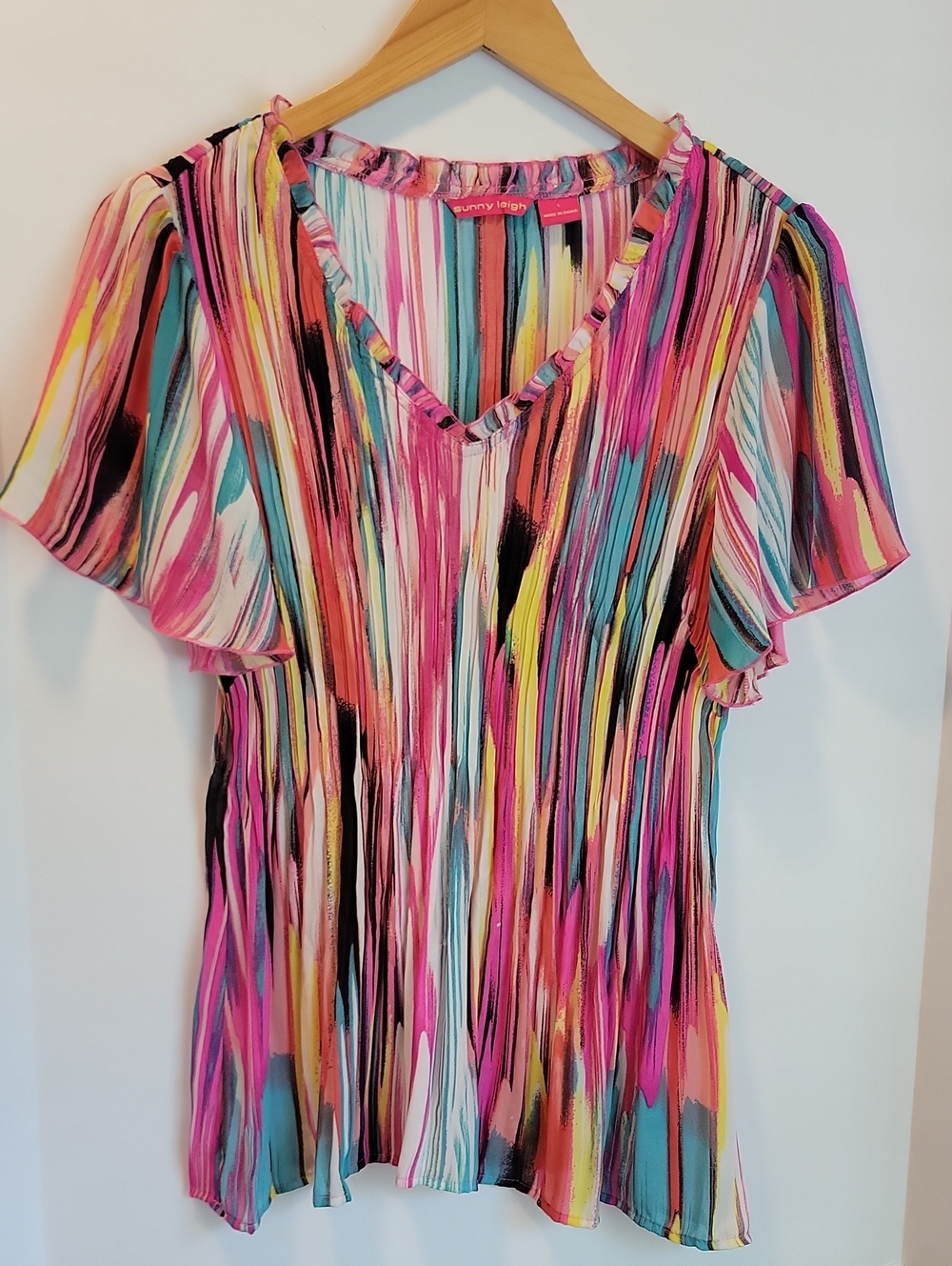 Sunny Leigh Ruffle V Neck Multicolor Blouse Size Large Short Sleeve Flowy